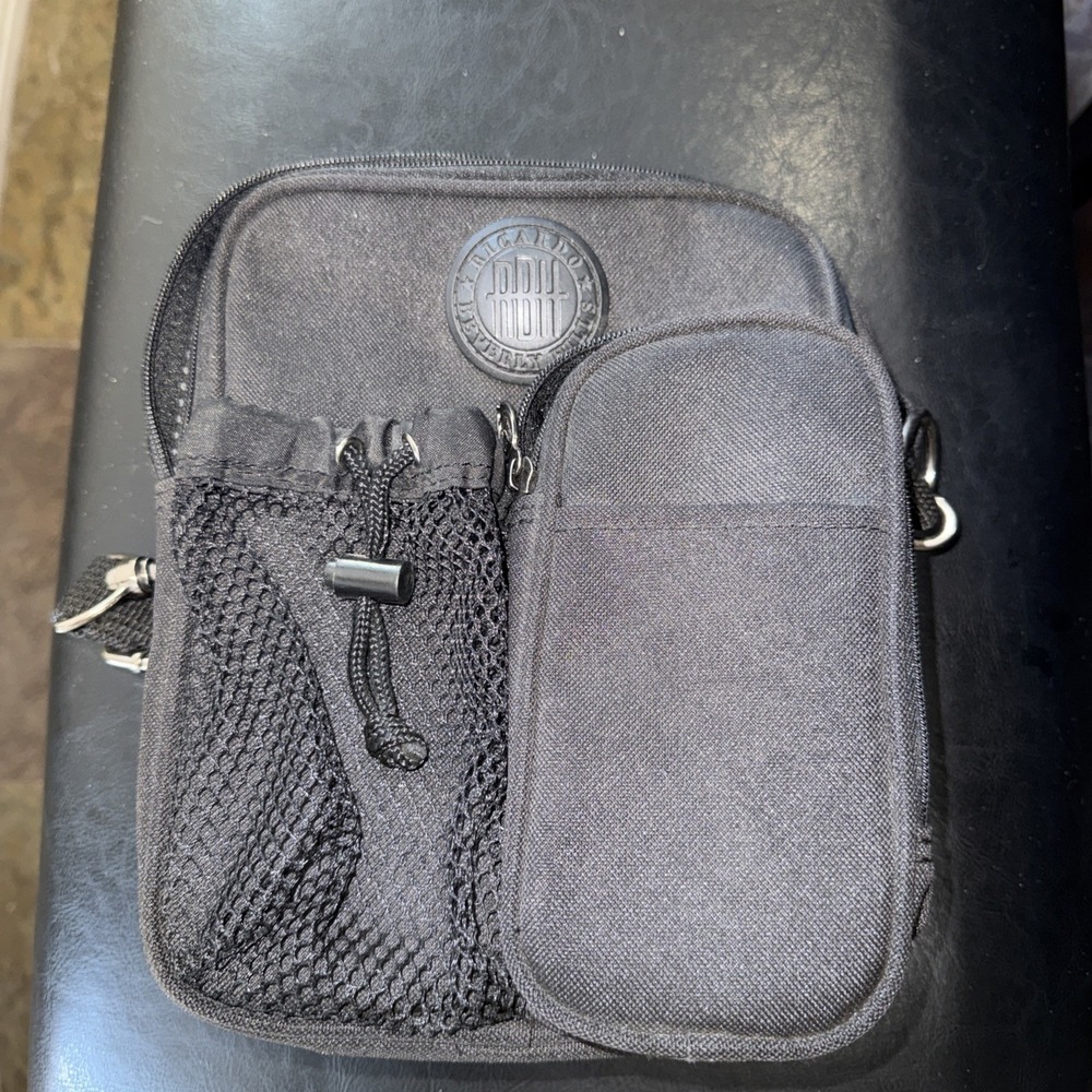 Ricardo Beverly Hills Black Crossbody Bag Small Travel Purse Everyday Carry